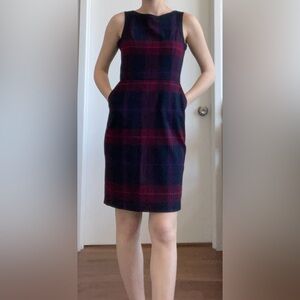 Tommy Hilfiger Dress. Size: 4. Blue and Red Design. Sheath Dress with Pockets.